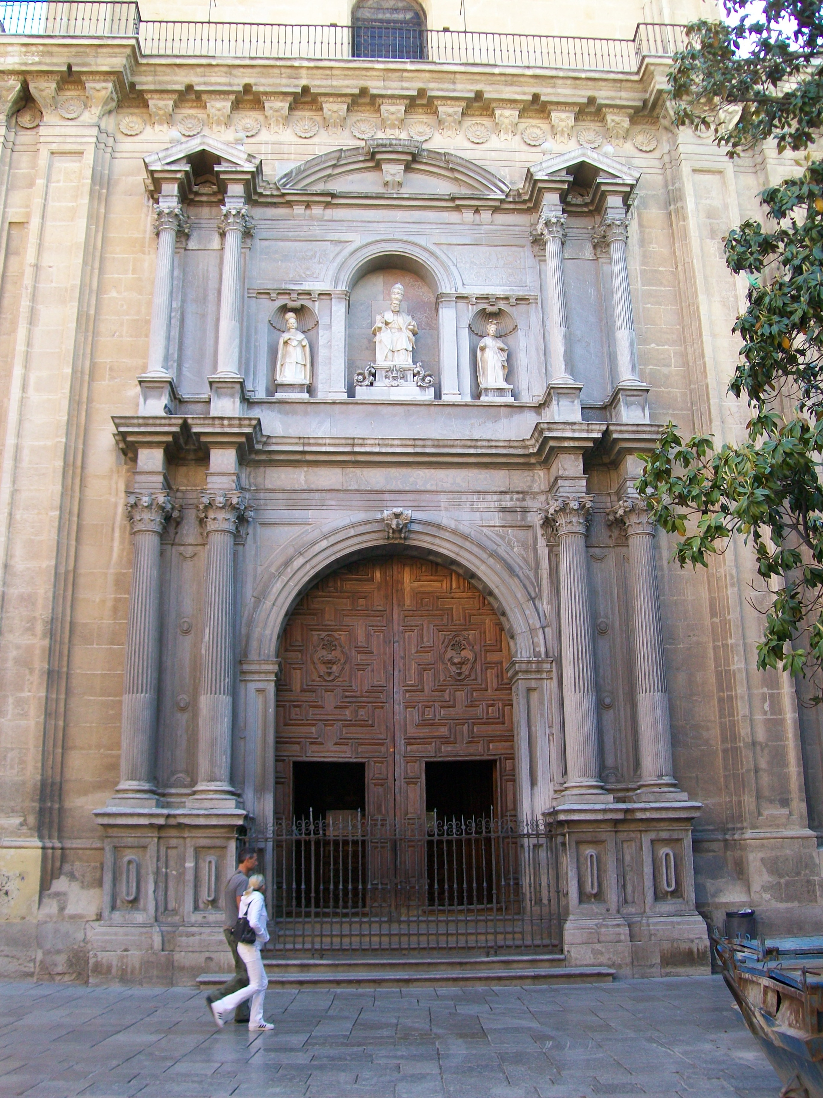 Iglesia_del_Sagrario_de_Granada_Catedral.JPG