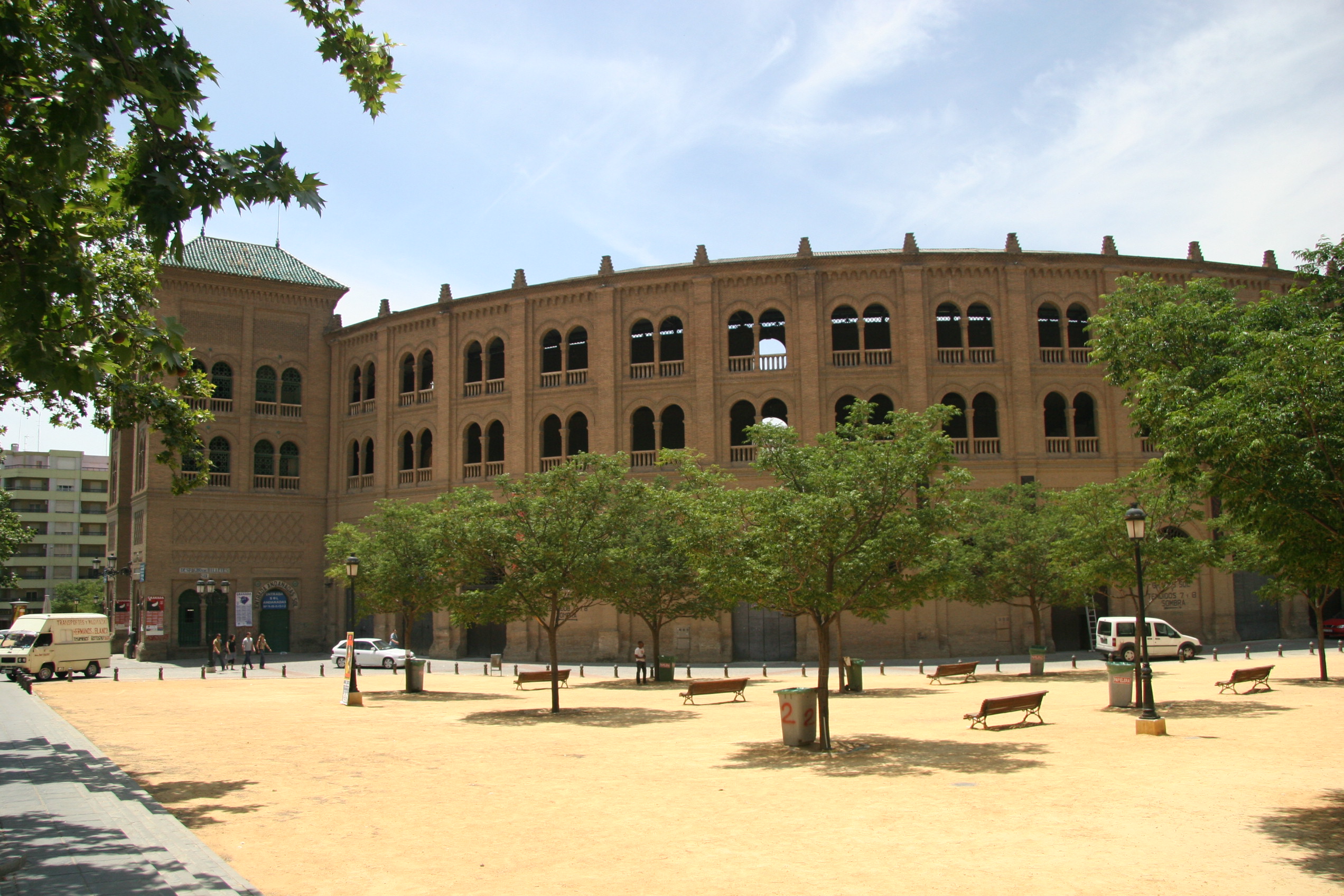 Plaza_de_toros_de_Granada_1.jpg